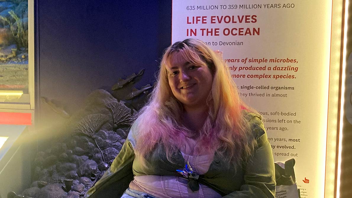 SPC student Chloe Smith standing in front an aquarium at Smithsonian Institute